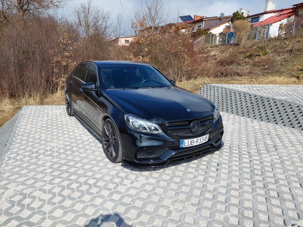 Mercedes E63 S AMG