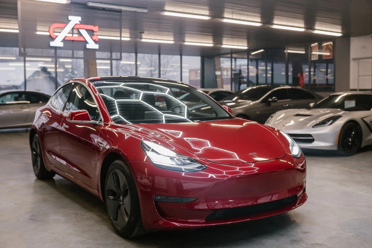 Auta z USA od ręki Tesla Model 3